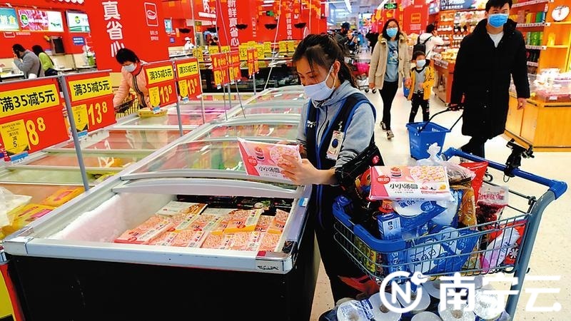  �ӵ���������Ա�ڼ�ȡ�˿��������Ʒ